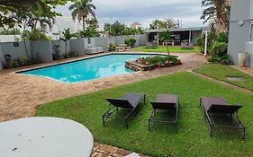 Umhlanga 6 Sleeper Apartment With Seaviews And Pool